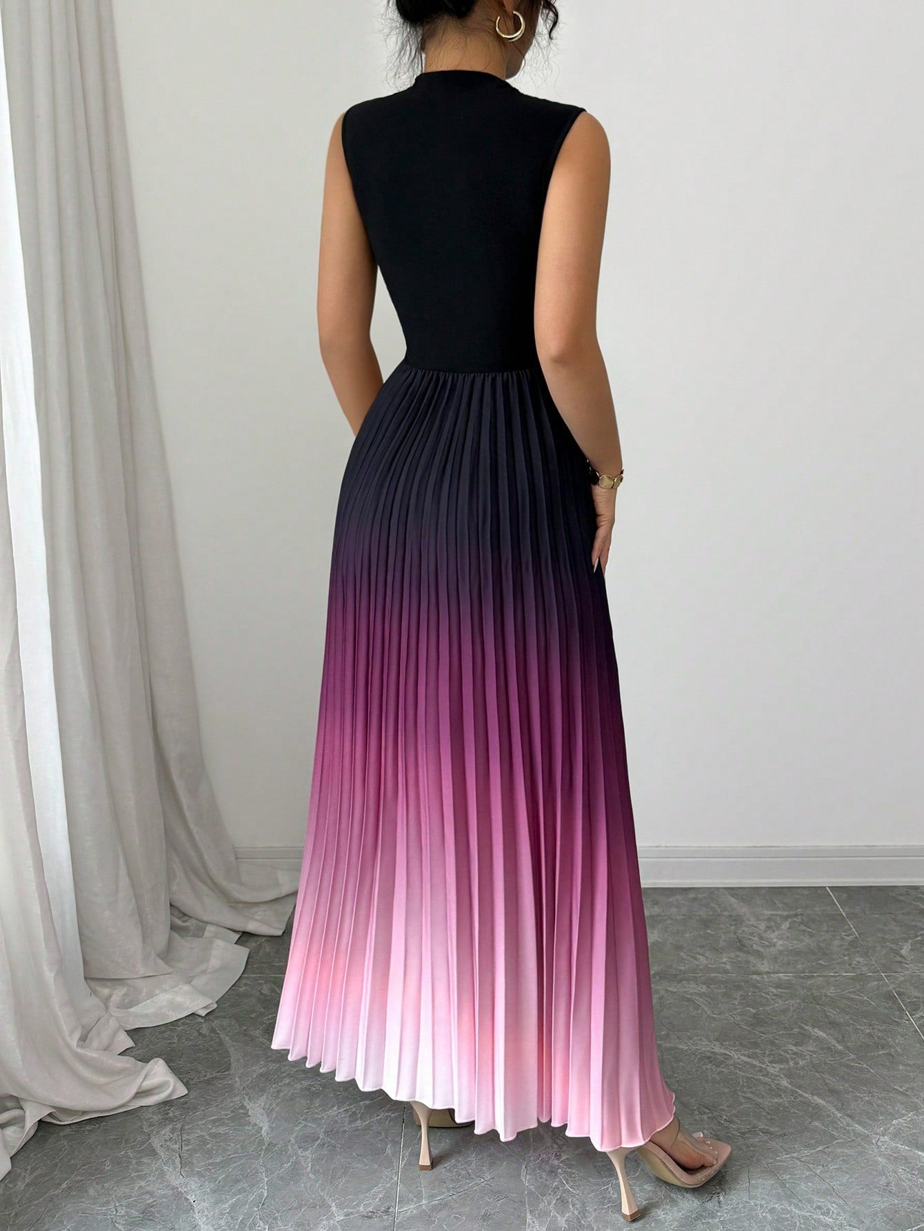 Ombre Pleated Sleeveless Mock Neck Maxi Dress❤️